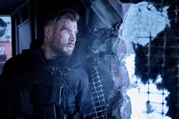 Chris Hemsworth ‘tả xung hữu đột’ trong phim hành động ‘Extraction 2’