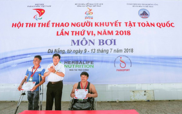 Chung ‘không chân’ khởi nghiệp xanh với môi trường