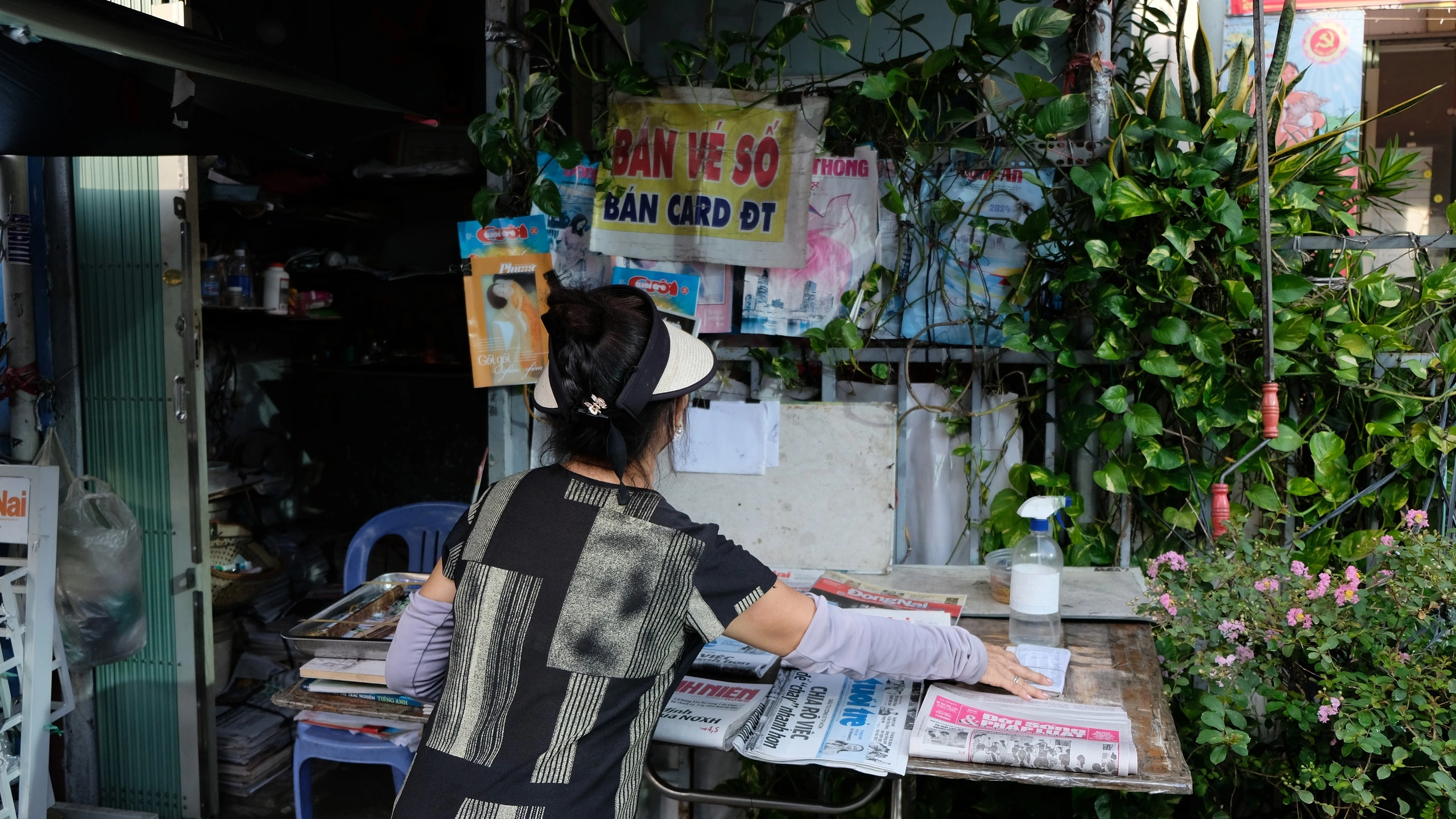 Chuyện ở sạp báo cô Lan