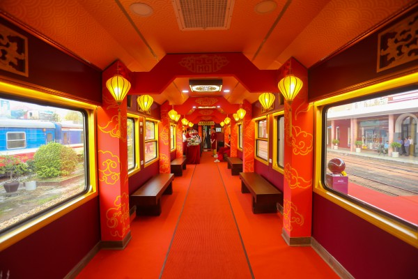 Chuyến tàu di sản miền Trung có gì sau khi được 'thay áo' mới? Chuyến tàu di sản miền Trung có gì sau khi được 'thay áo' mới?