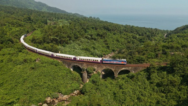 Chuyến tàu di sản miền Trung có gì sau khi được 'thay áo' mới? Chuyến tàu di sản miền Trung có gì sau khi được 'thay áo' mới?