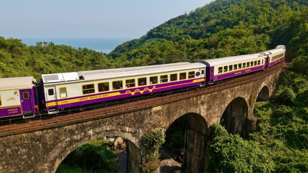 Chuyến tàu di sản miền Trung có gì sau khi được 'thay áo' mới? Chuyến tàu di sản miền Trung có gì sau khi được 'thay áo' mới?