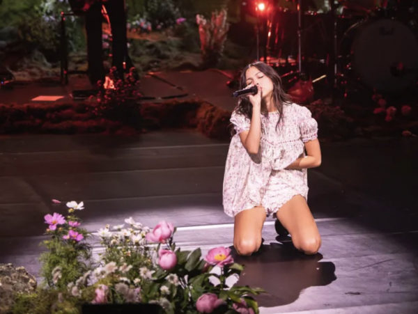 'Công chúa nhạc pop' Olivia Rodrigo gây phẫn nộ