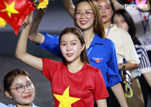 Dàn hoa hậu rạng ngời tham gia hợp luyện diễu binh, diễu hành Dàn hoa hậu rạng ngời tham gia hợp luyện diễu binh, diễu hành