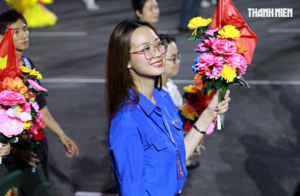 Dàn hoa hậu rạng ngời tham gia hợp luyện diễu binh, diễu hành Dàn hoa hậu rạng ngời tham gia hợp luyện diễu binh, diễu hành