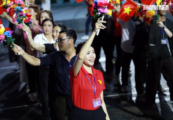 Dàn hoa hậu rạng ngời tham gia hợp luyện diễu binh, diễu hành Dàn hoa hậu rạng ngời tham gia hợp luyện diễu binh, diễu hành