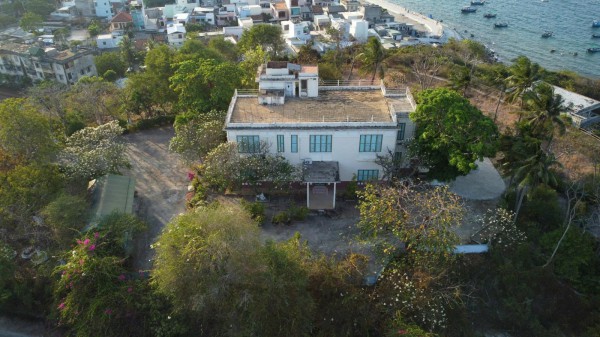 Di tích Biệt thự Cầu Đá chưa thể tu bổ dù xuống cấp nghiêm trọng