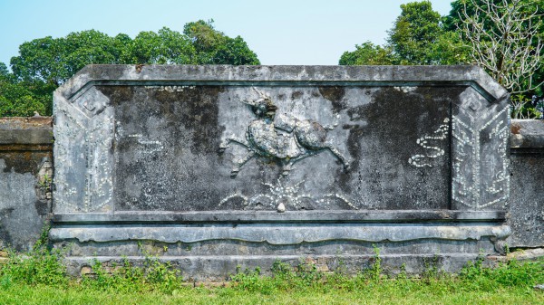 Di tích điện Voi Ré, nơi thờ voi chiến triều Nguyễn, đang xuống cấp