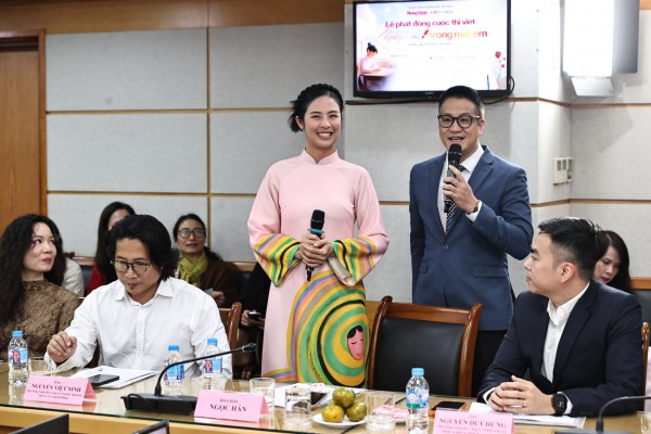 Diễn viên Chí Trung ngồi 'ghế nóng' cuộc thi viết