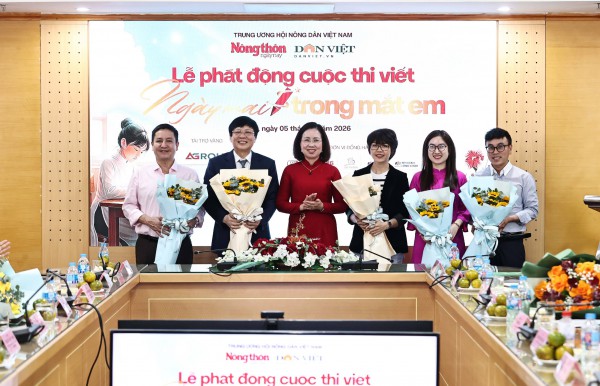 Diễn viên Chí Trung ngồi 'ghế nóng' cuộc thi viết