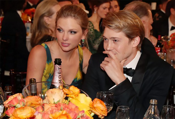 Diễn viên Joe Alwyn làm gì sau khi chia tay Taylor Swift?