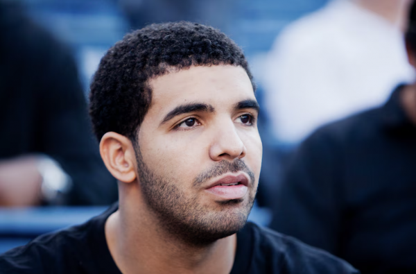 Drake xô đổ kỷ lục lịch sử của Michael Jackson Drake xô đổ kỷ lục lịch sử của Michael Jackson