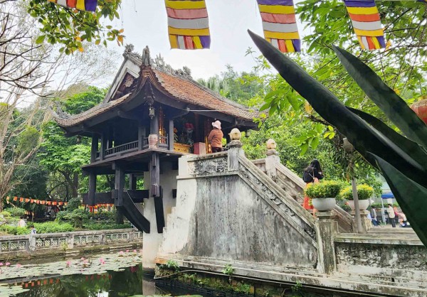 Du sơn ngoạn thủy: ‘Khuê Văn giữa gác bình phong liệt ngoài’