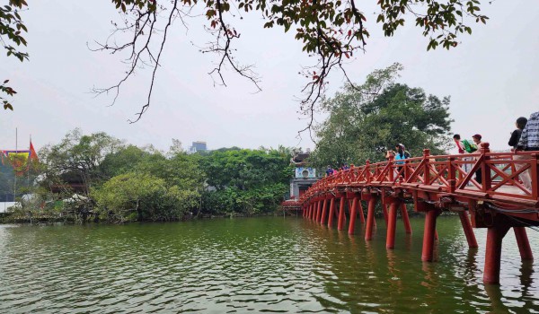 Du sơn ngoạn thủy: ‘Khuê Văn giữa gác bình phong liệt ngoài’