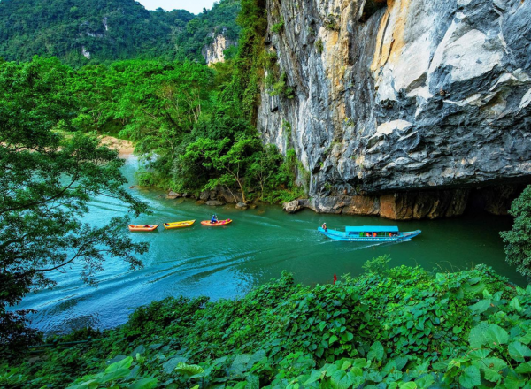 Du sơn ngoạn thủy: 'Phong Nha cốc tự rõ rành cảnh tiên'