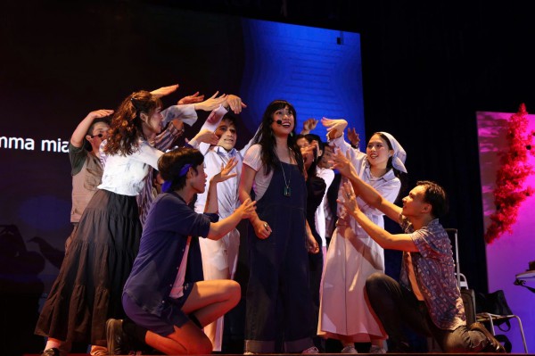Dựng 'Mamma Mia!', người trẻ xây cộng đồng nhạc kịch