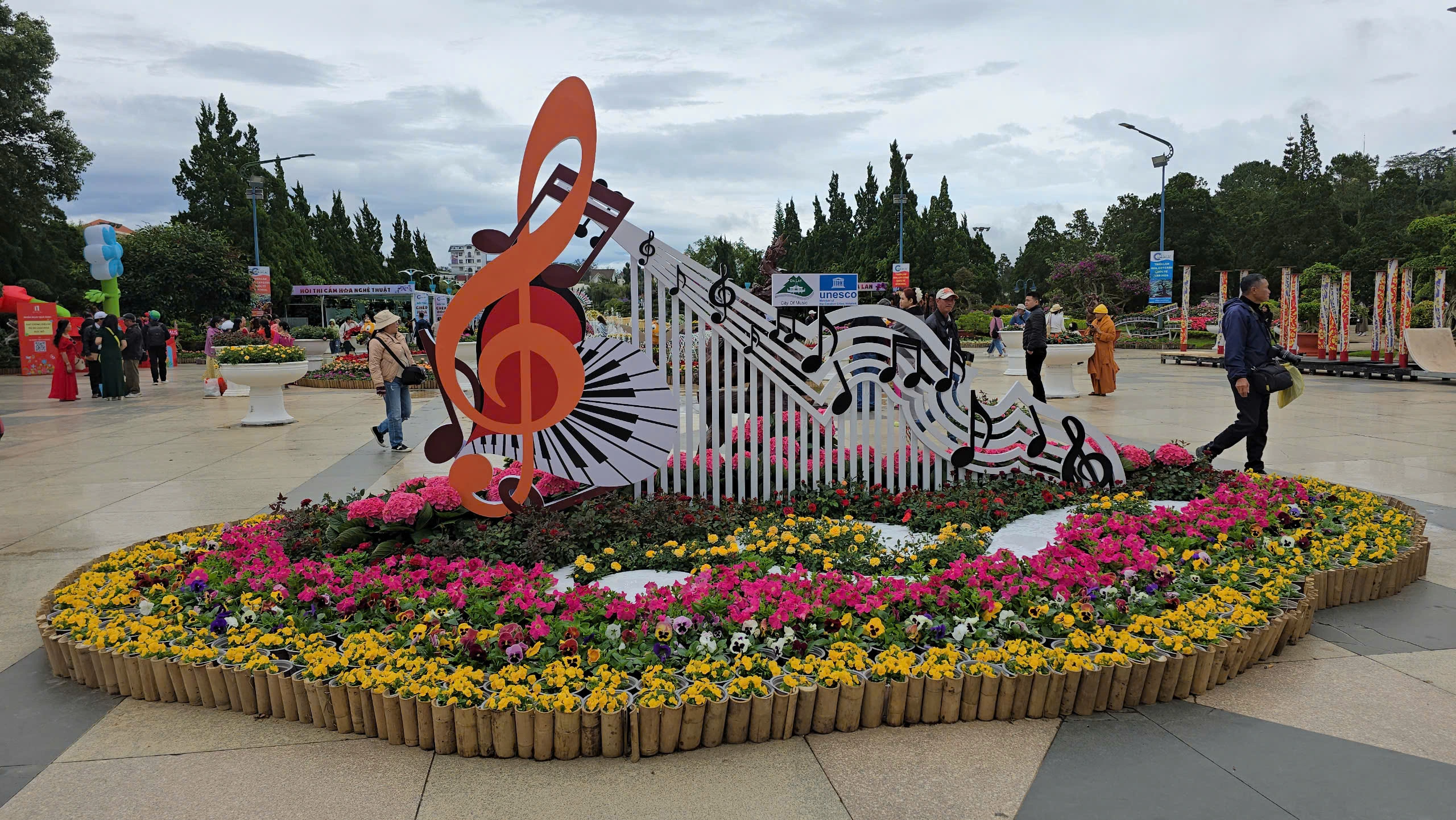 Festival Hoa Đà Lạt 2024: Mãn nhãn với hàng ngàn tác phẩm hoa, cây kiểng...