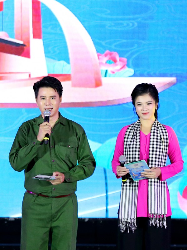 Gặp gỡ Vũ Mạnh Cường, MC loạt chương trình kỷ niệm 50 năm đất nước thống nhất Gặp gỡ Vũ Mạnh Cường, MC loạt chương trình kỷ niệm 50 năm đất nước thống nhất