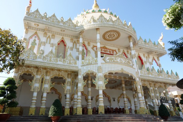 Ghe ngo hơn 20 năm tuổi được 'hồi sinh' bằng nghệ thuật điêu khắc độc đáo Ghe ngo hơn 20 năm tuổi được 'hồi sinh' bằng nghệ thuật điêu khắc độc đáo