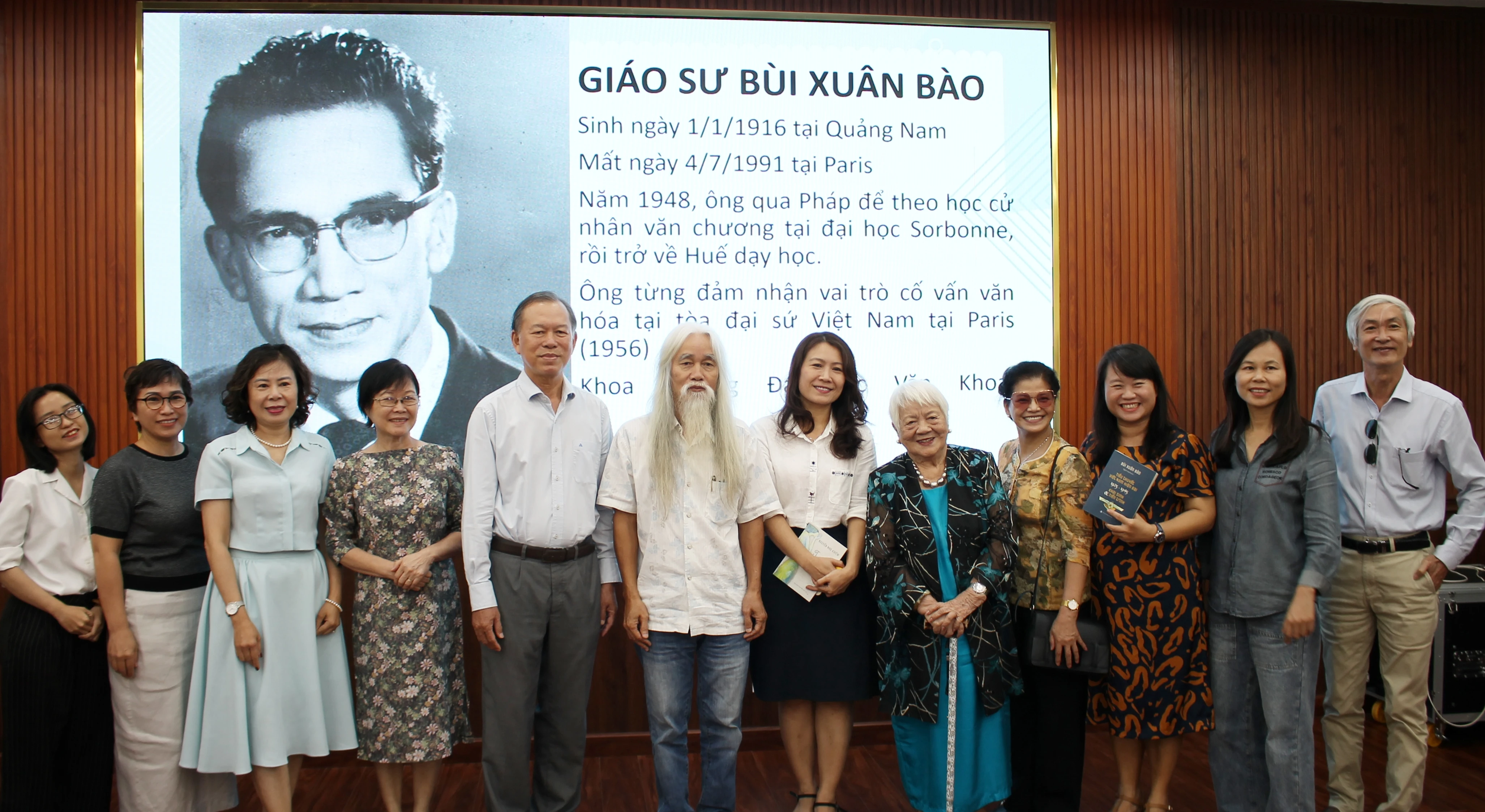 'Giáo sư Bùi Xuân Bào đã về với Văn khoa, với học trò của ông'