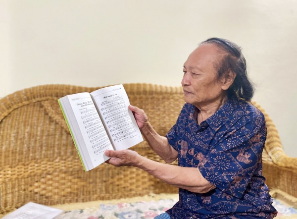 Giọng ca nhạc đỏ hàng đầu tiếc thương nhạc sĩ tài năng Đoàn Bổng Giọng ca nhạc đỏ hàng đầu tiếc thương nhạc sĩ tài năng Đoàn Bổng