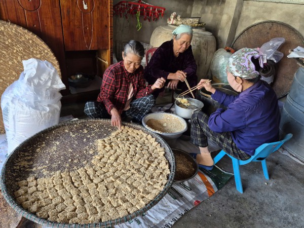 Giữ hương tết xưa: Bánh 'bảy lửa' đậm vị tết quê
