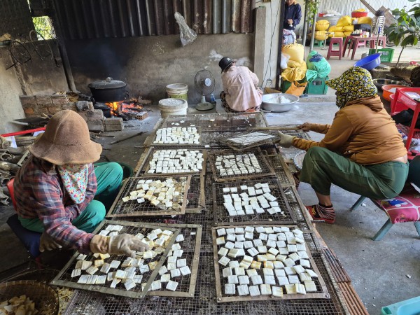 Giữ hương tết xưa: Bánh 'bảy lửa' đậm vị tết quê