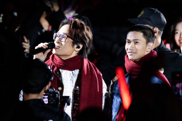 Hà Anh Tuấn trình diễn thăng hoa cùng Hương Tràm, Nguyễn Hùng trong concert 'The Rose' Hà Anh Tuấn trình diễn thăng hoa cùng Hương Tràm, Nguyễn Hùng trong concert 'The Rose'