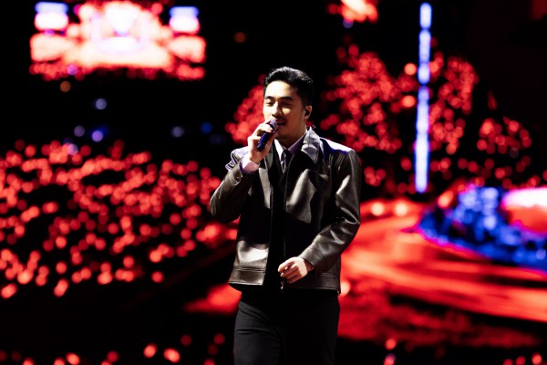 Hà Anh Tuấn trình diễn thăng hoa cùng Hương Tràm, Nguyễn Hùng trong concert 'The Rose' Hà Anh Tuấn trình diễn thăng hoa cùng Hương Tràm, Nguyễn Hùng trong concert 'The Rose'