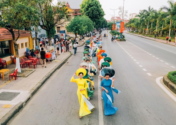 Hàng trăm nghệ sĩ 'cháy hết mình' với Lễ hội đường phố Đồng Hới