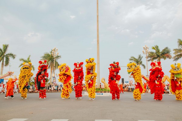 Hàng trăm nghệ sĩ 'cháy hết mình' với Lễ hội đường phố Đồng Hới