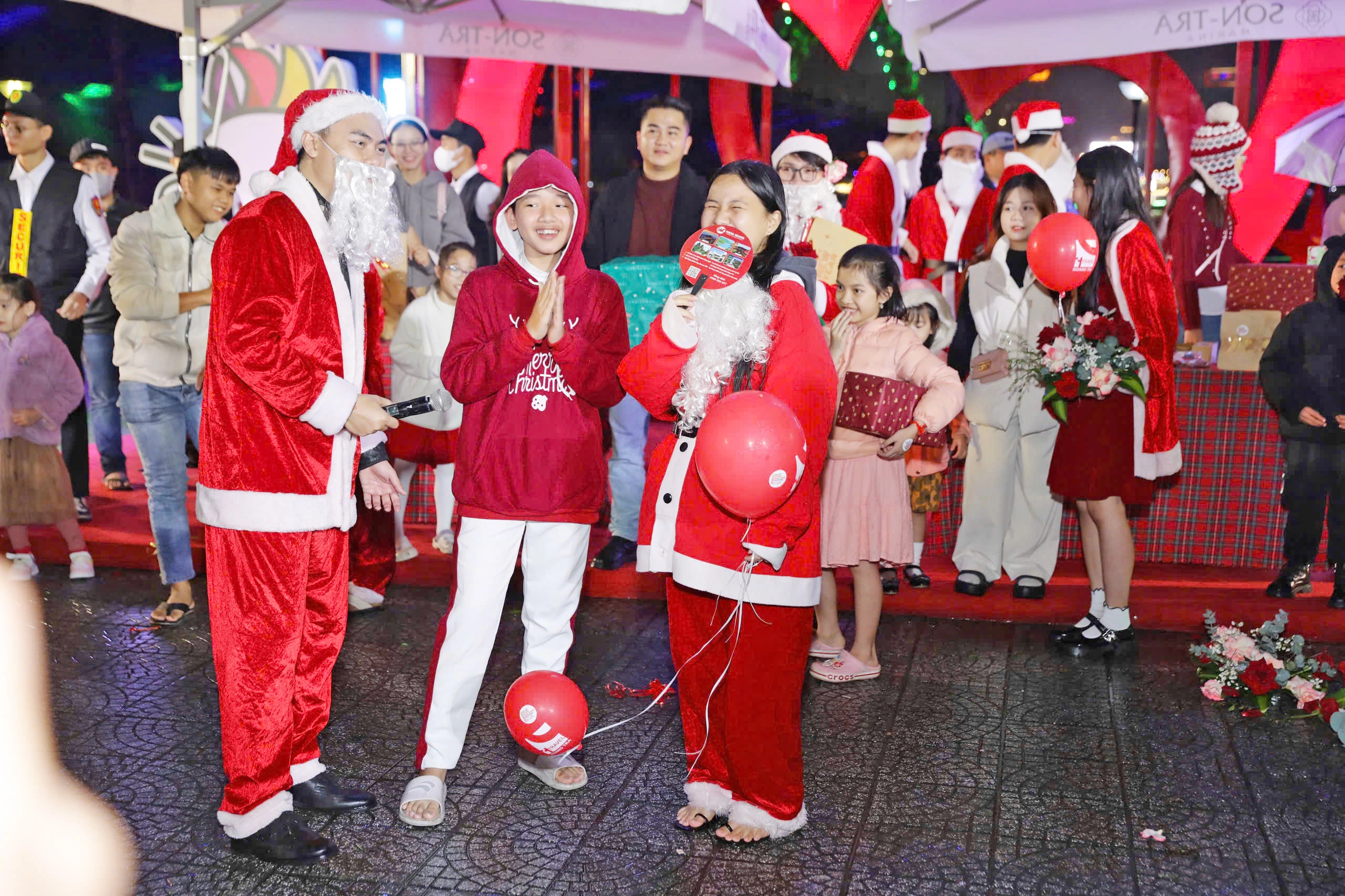 Hào phóng như ông già Noel Đà Nẵng