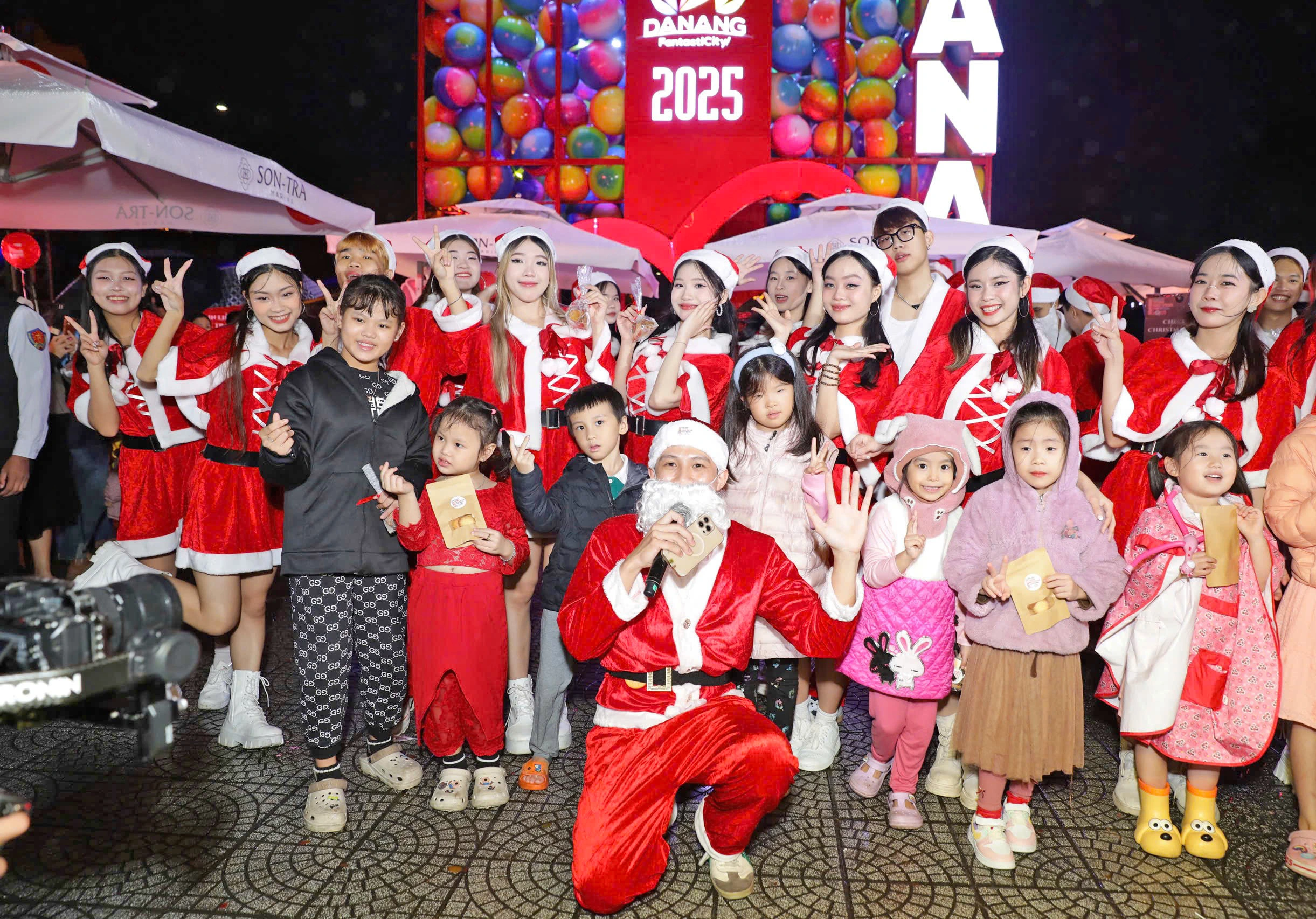 Hào phóng như ông già Noel Đà Nẵng