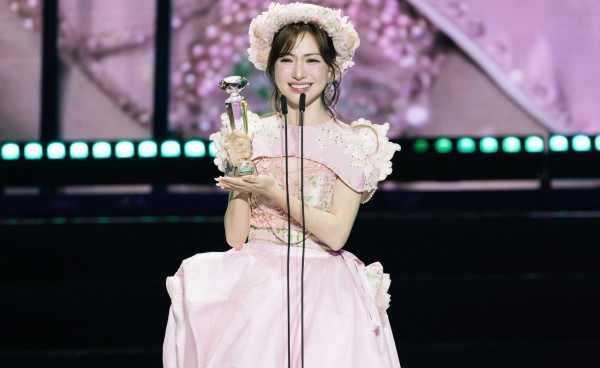 Hòa Minzy bật khóc, Nguyễn Hùng 'Mưa đỏ' thắng lớn tại Làn Sóng Xanh