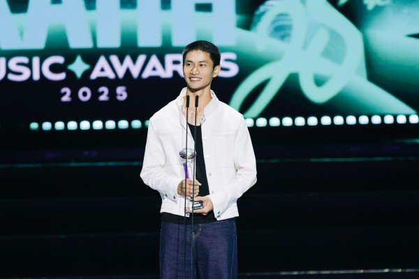 Hòa Minzy bật khóc, Nguyễn Hùng 'Mưa đỏ' thắng lớn tại Làn Sóng Xanh