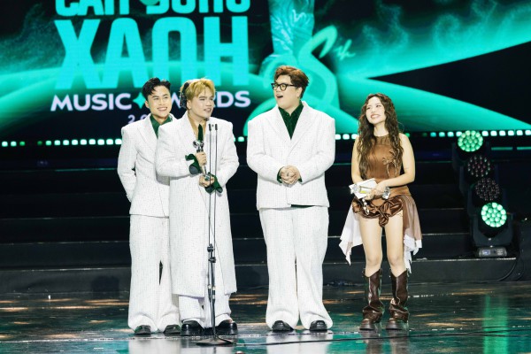 Hòa Minzy bật khóc, Nguyễn Hùng 'Mưa đỏ' thắng lớn tại Làn Sóng Xanh