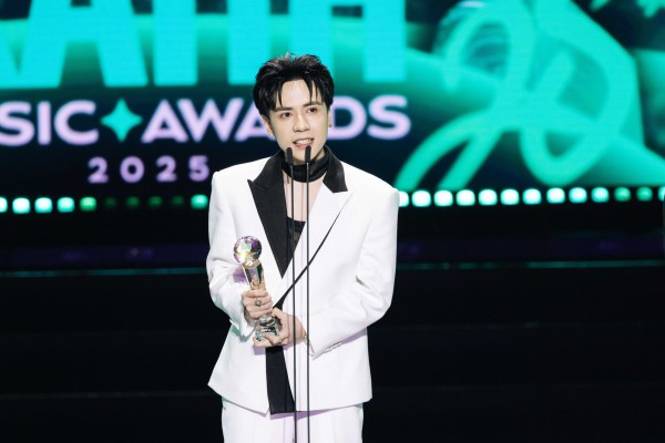 Hòa Minzy bật khóc, Nguyễn Hùng 'Mưa đỏ' thắng lớn tại Làn Sóng Xanh