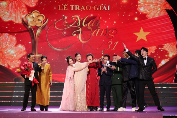 Hòa Minzy 'càn quét' giải thưởng, Lâm Vỹ Dạ là diễn viên sân khấu được yêu thích