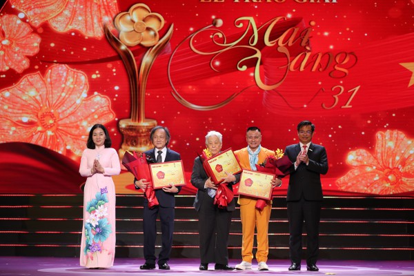 Hòa Minzy 'càn quét' giải thưởng, Lâm Vỹ Dạ là diễn viên sân khấu được yêu thích