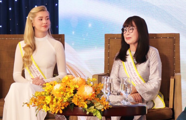 Hoa hậu Yolina Lindquist cùng dàn mỹ nhân Việt làm đại sứ Lễ hội Áo dài TP.HCM Hoa hậu Yolina Lindquist cùng dàn mỹ nhân Việt làm đại sứ Lễ hội Áo dài TP.HCM