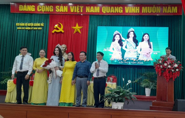 Hoa hậu Đinh Thị Hoa làm đại sứ truyền thông Lễ hội sầu riêng lần 2