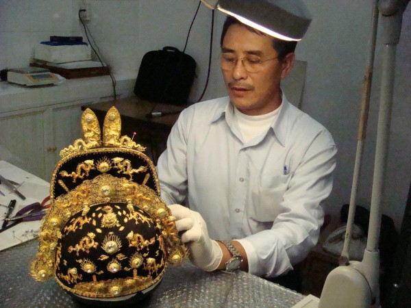 Hồi sinh những mũ vua triều Nguyễn từng được Chủ tịch Hồ Chí Minh giữ lại