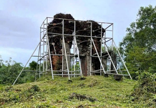 Hy vọng 'cấp cứu' kịp thời tháp Sáng đang chờ sập