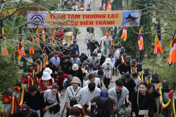 Khai hội xuân Yên Tử