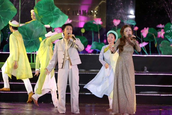 Khai mạc Lễ hội Làng Sen kỷ niệm 136 năm ngày sinh Chủ tịch Hồ Chí Minh