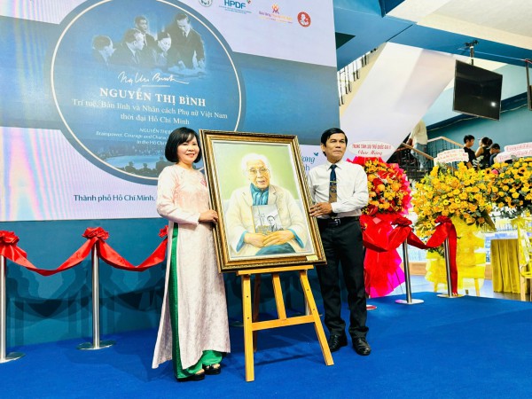 Khai mạc trưng bày về cuộc đời và sự nghiệp nguyên Phó chủ tịch nước Nguyễn Thị Bình Khai mạc trưng bày về cuộc đời và sự nghiệp nguyên Phó chủ tịch nước Nguyễn Thị Bình