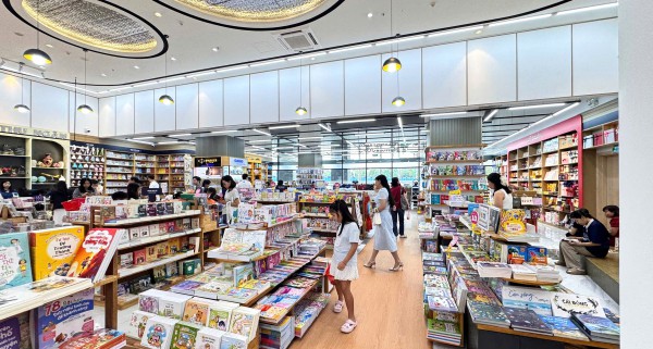 Khai trương nhà sách hiện đại tại Bình Dương