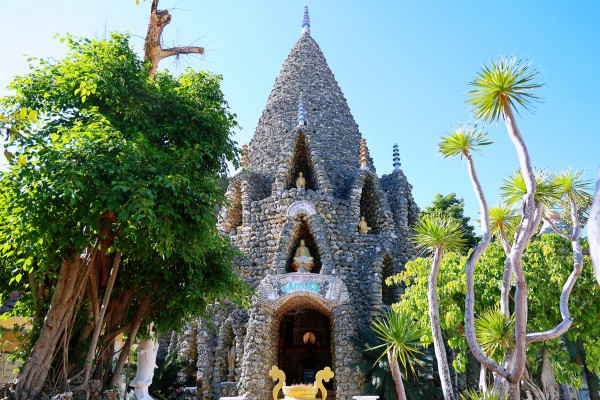 Khám phá chùa Từ Vân, kiệt tác từ san hô và vỏ ốc