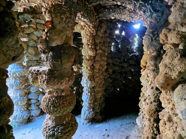 Khám phá chùa Từ Vân, kiệt tác từ san hô và vỏ ốc