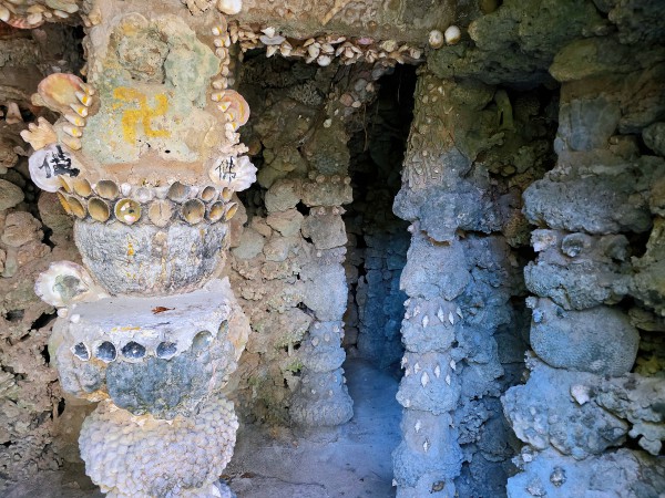 Khám phá chùa Từ Vân, kiệt tác từ san hô và vỏ ốc